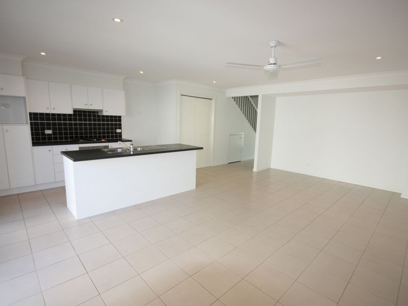 2/1 Leichhardt Street, Coomera QLD 4209