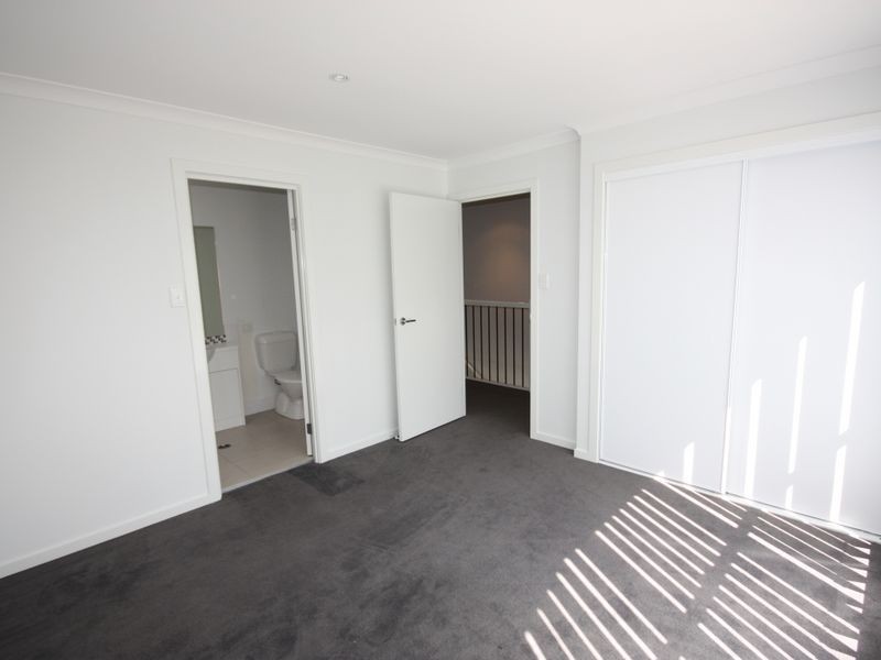 2/1 Leichhardt Street, Coomera QLD 4209