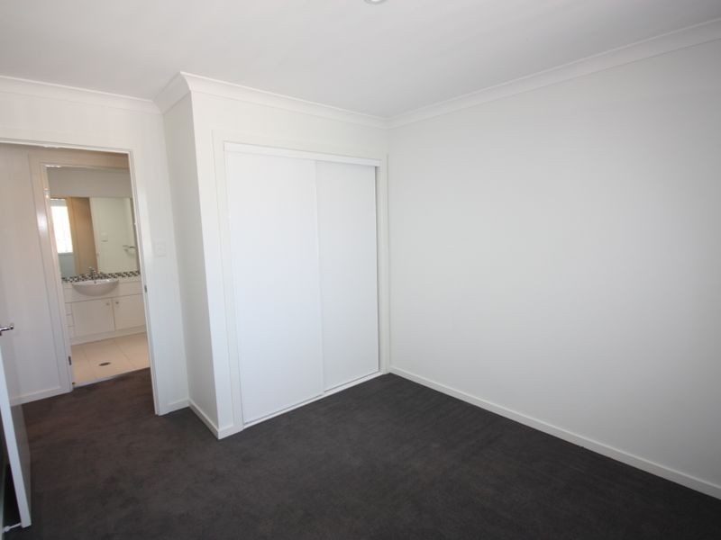 2/1 Leichhardt Street, Coomera QLD 4209