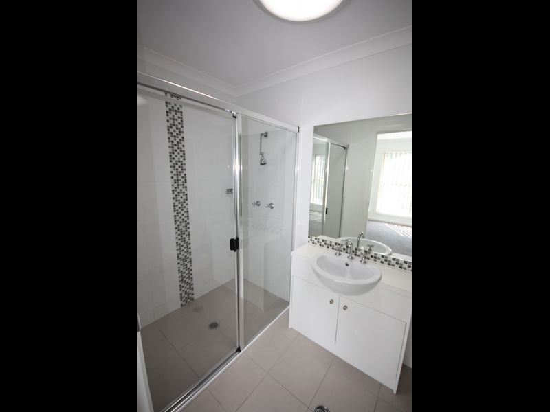 2/1 Leichhardt Street, Coomera QLD 4209