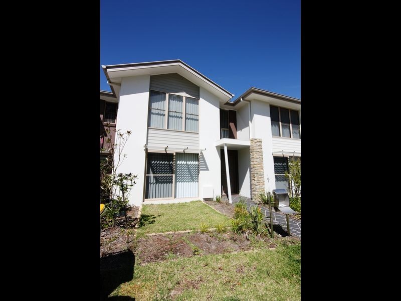 2/1 Leichhardt Street, Coomera QLD 4209