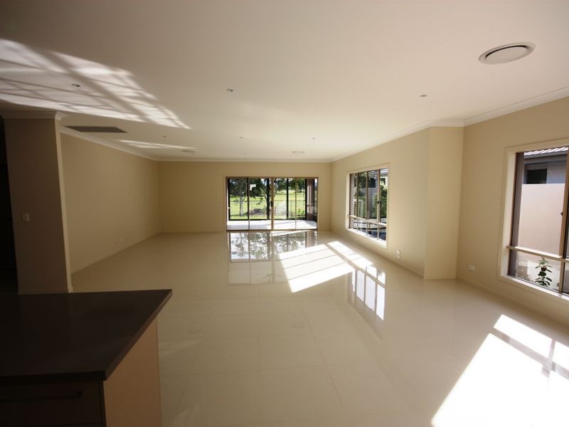 Hope Island QLD 4212