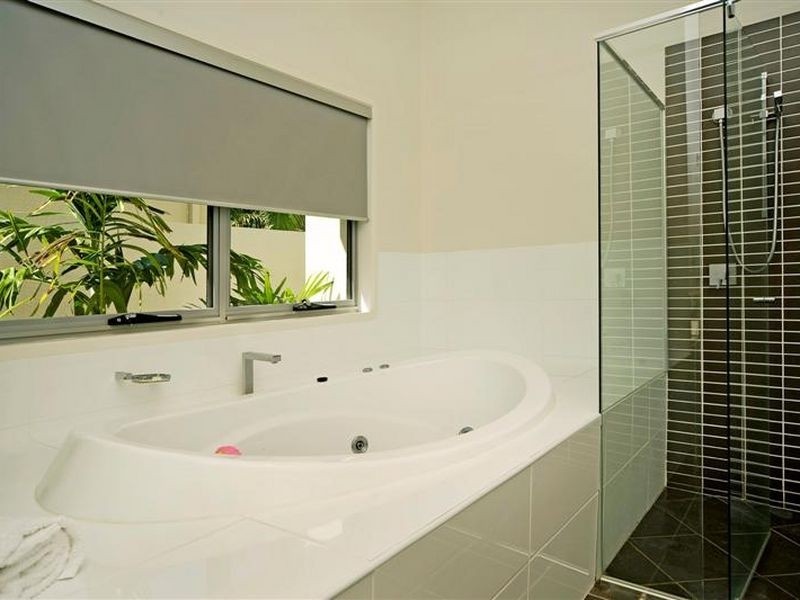 6159 Bolsena Cct, Hope Island QLD 4212