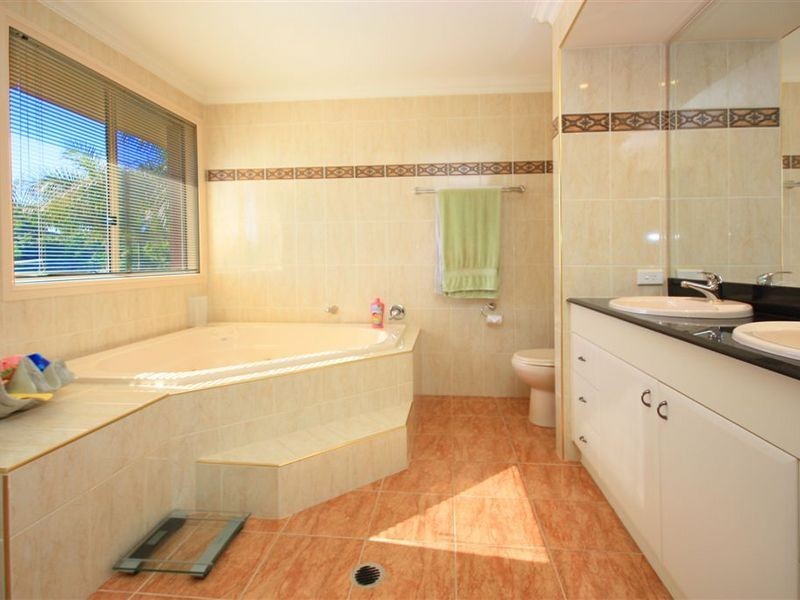 3151 Riverleigh Drive, Hope Island QLD 4212