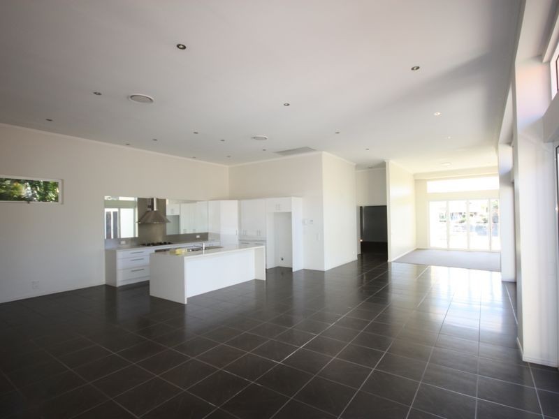 Hope Island QLD 4212