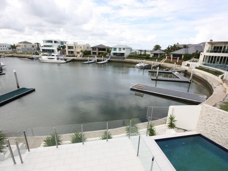 Sovereign Islands QLD 4216