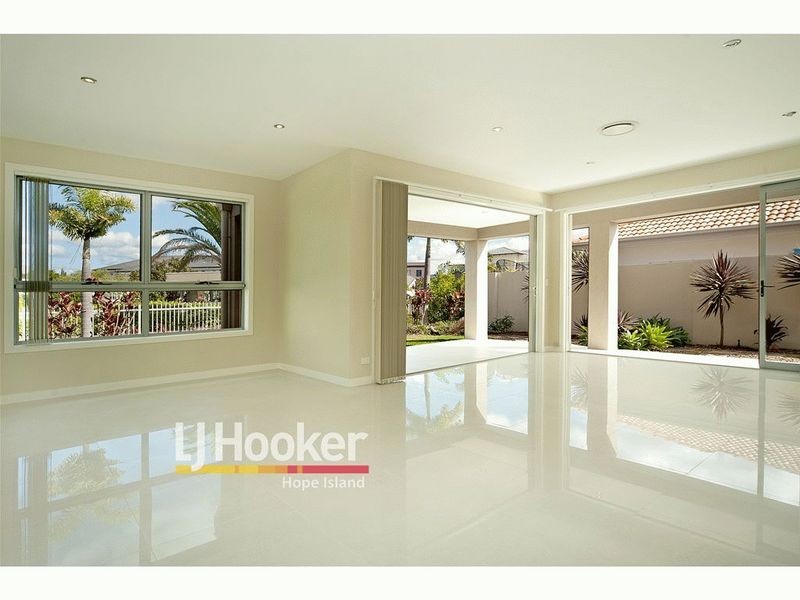 2804 Gracemere Cct North GRACEMERE ISLAND, Hope Island QLD 4212