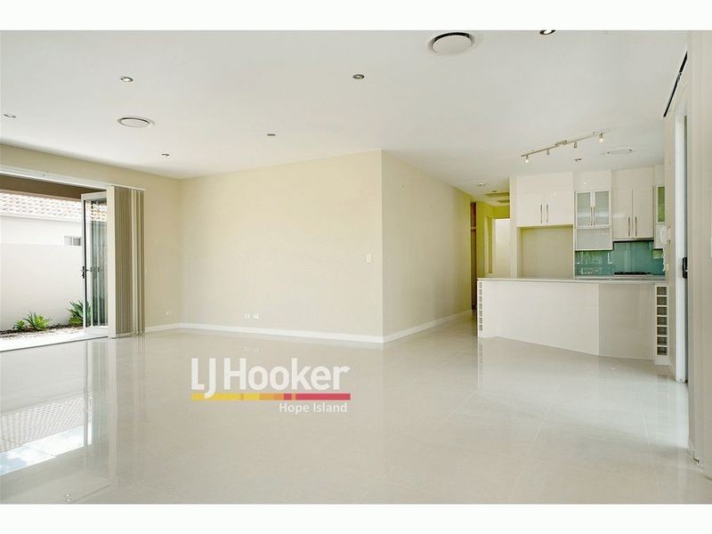 2804 Gracemere Cct North GRACEMERE ISLAND, Hope Island QLD 4212