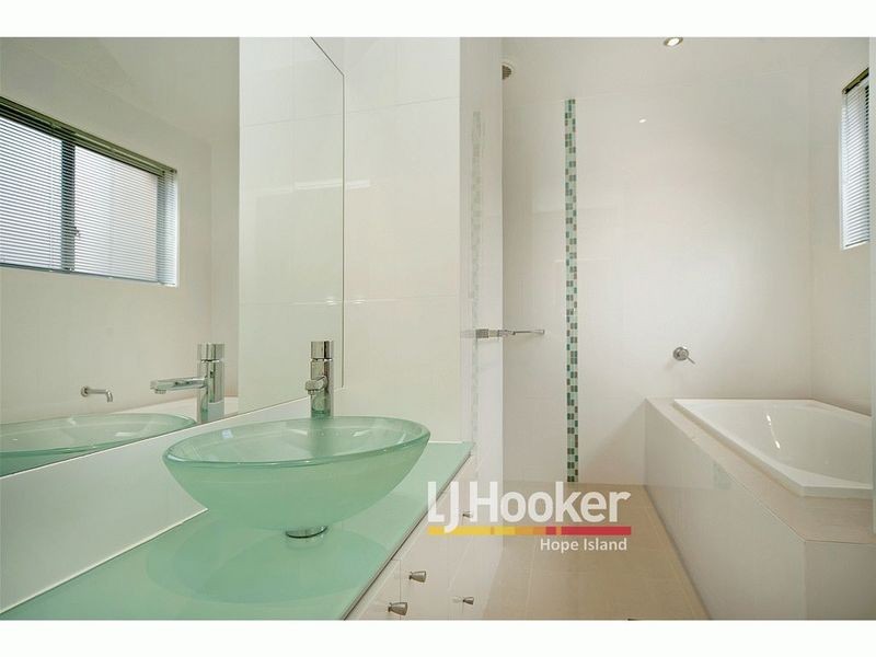 2804 Gracemere Cct North GRACEMERE ISLAND, Hope Island QLD 4212