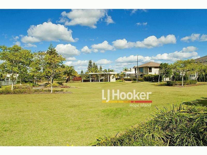 2804 Gracemere Cct North GRACEMERE ISLAND, Hope Island QLD 4212