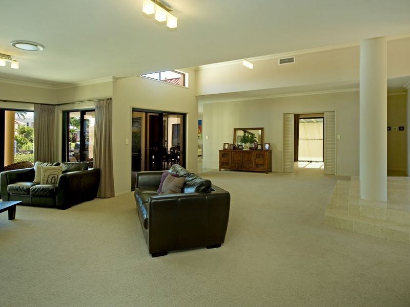 1045 Rosebank Way, Hope Island QLD 4212