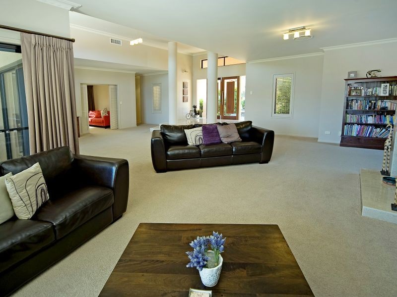 1045 Rosebank Way, Hope Island QLD 4212