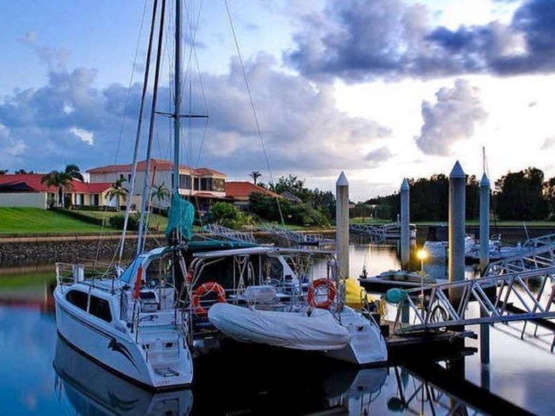 2114 Fernlea Close, Hope Island QLD 4212