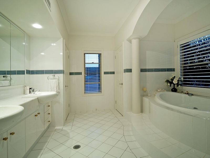 1095 Beechwood Drive, Hope Island QLD 4212