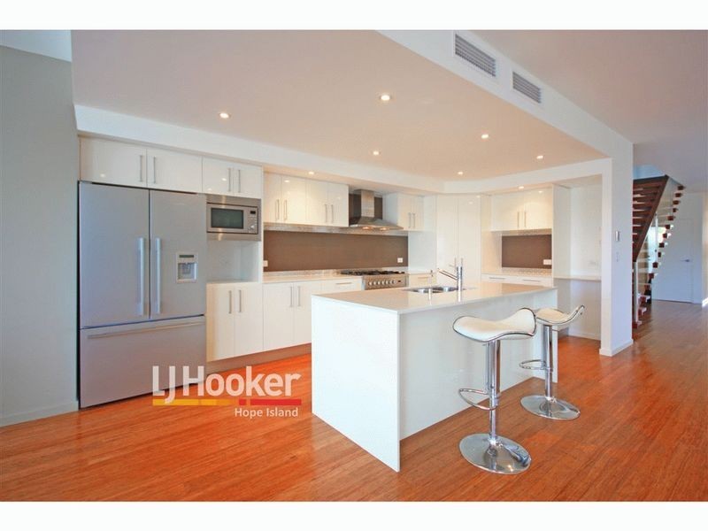 31 Harbourvue Court, Helensvale QLD 4212