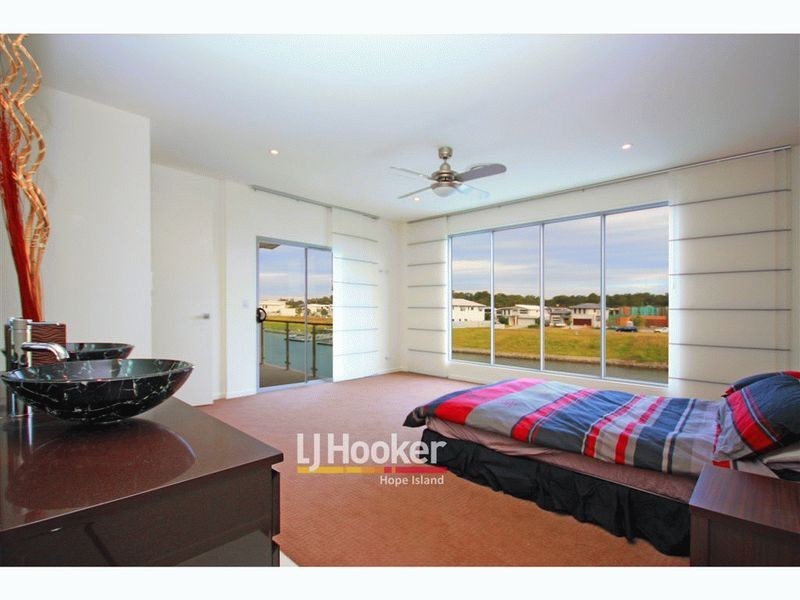31 Harbourvue Court, Helensvale QLD 4212