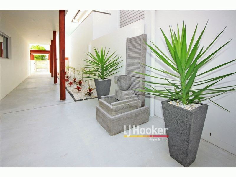 31 Harbourvue Court, Helensvale QLD 4212