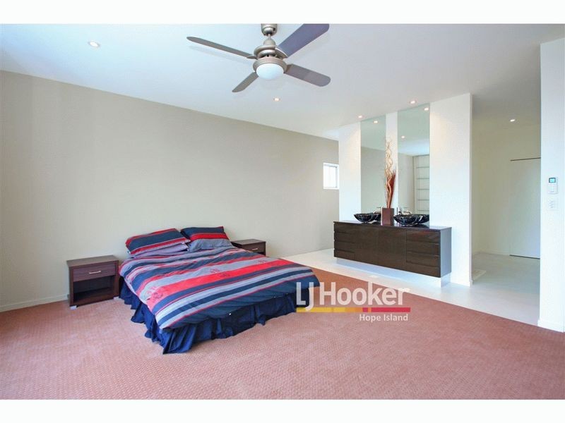 31 Harbourvue Court, Helensvale QLD 4212