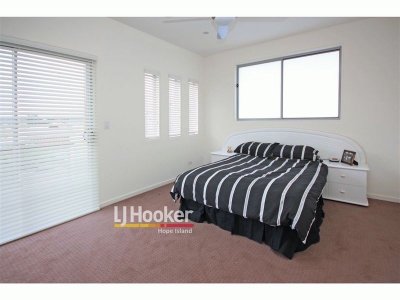 31 Harbourvue Court, Helensvale QLD 4212