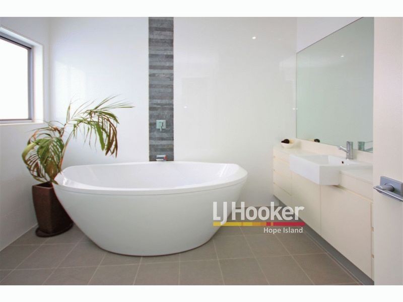 31 Harbourvue Court, Helensvale QLD 4212