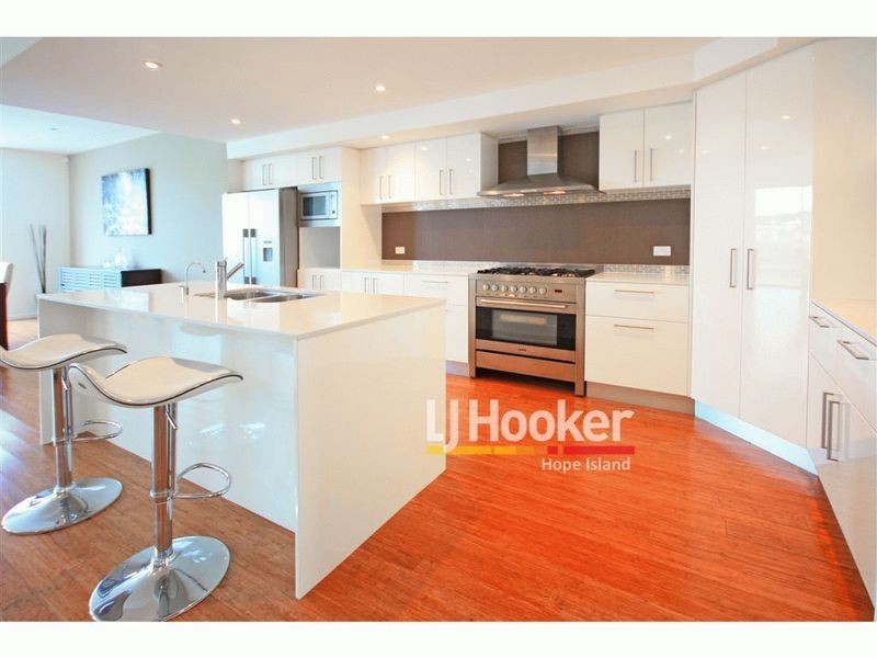 31 Harbourvue Court, Helensvale QLD 4212