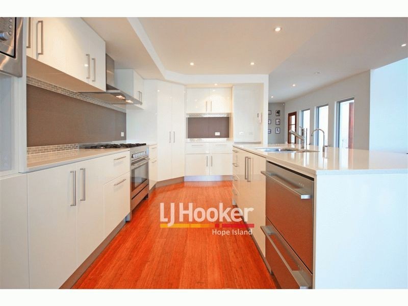 31 Harbourvue Court, Helensvale QLD 4212