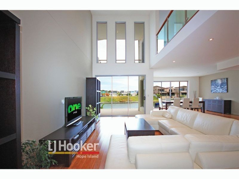 31 Harbourvue Court, Helensvale QLD 4212