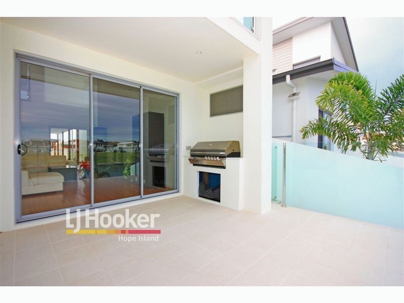 31 Harbourvue Court, Helensvale QLD 4212