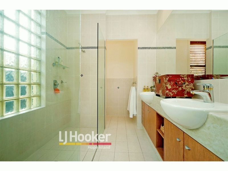 3147 Riverleigh Drive, Hope Island QLD 4212