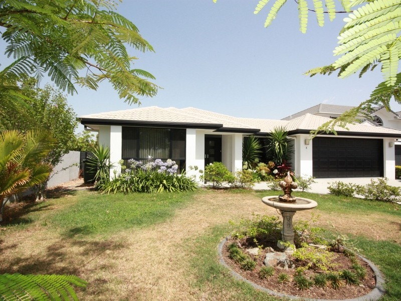 1 Calmwater Crescent, Helensvale QLD 4212