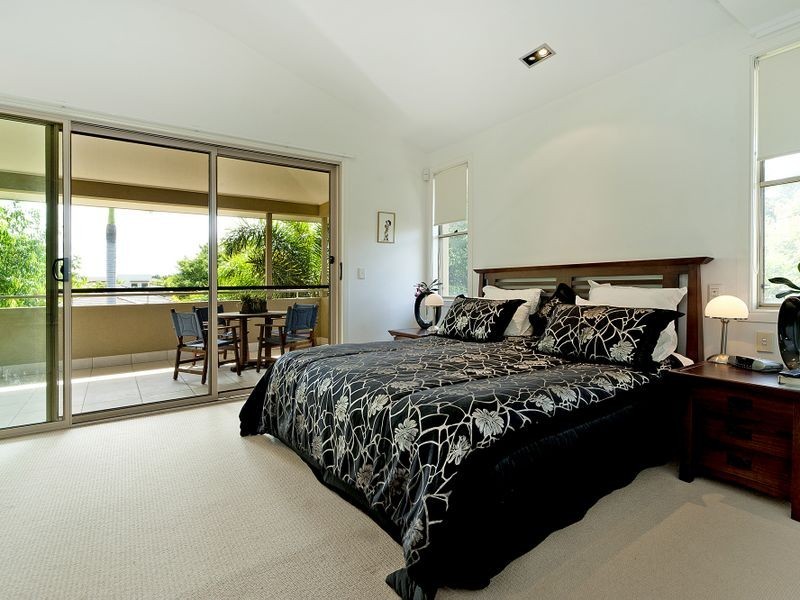 6102 The Lakes Drive, Hope Island QLD 4212