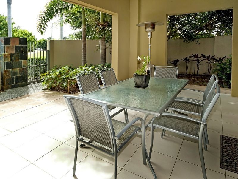 6102 The Lakes Drive, Hope Island QLD 4212