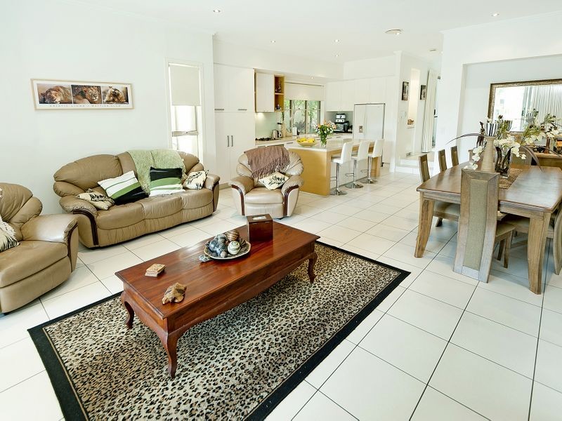 6102 The Lakes Drive, Hope Island QLD 4212