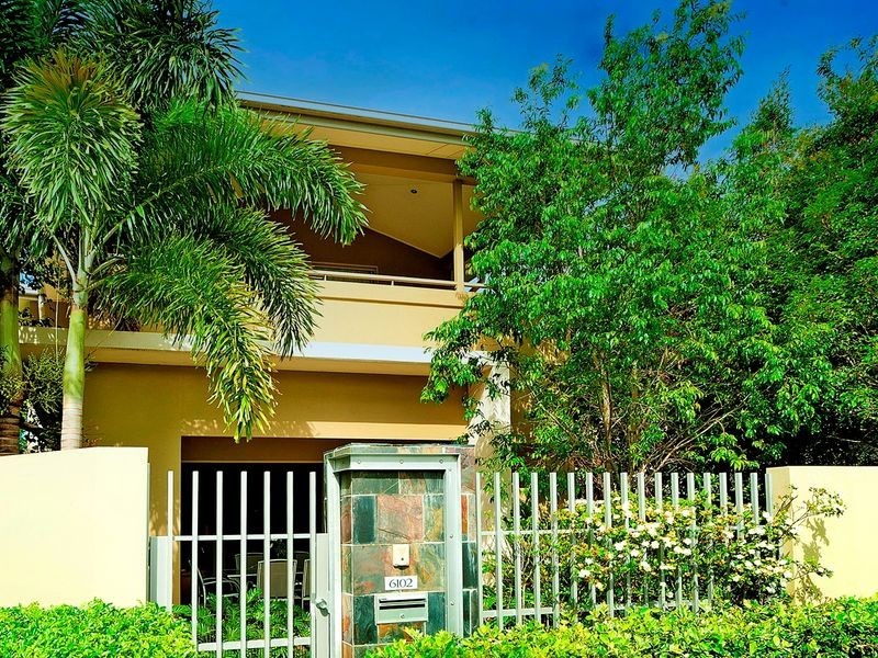 6102 The Lakes Drive, Hope Island QLD 4212