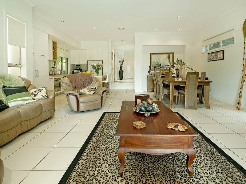 6102 The Lakes Drive, Hope Island QLD 4212