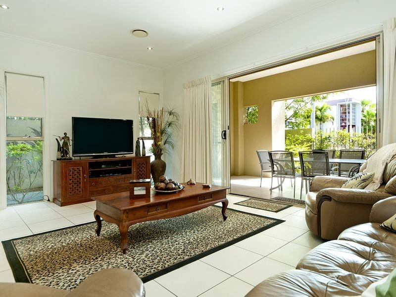 6102 The Lakes Drive, Hope Island QLD 4212