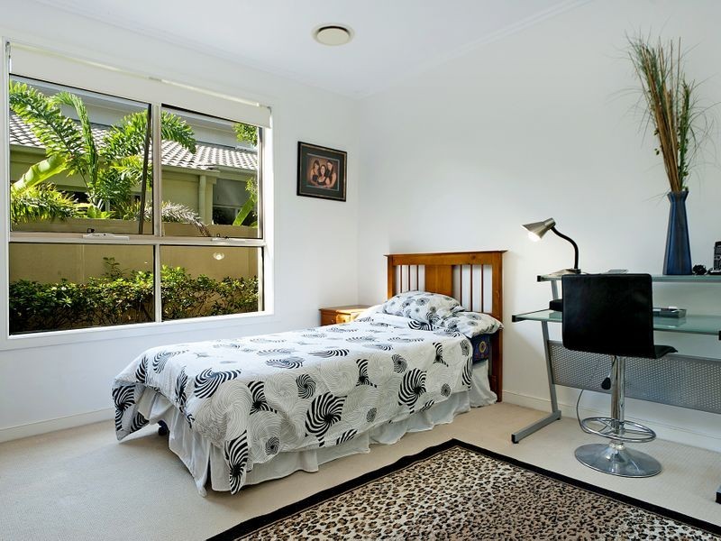 6102 The Lakes Drive, Hope Island QLD 4212