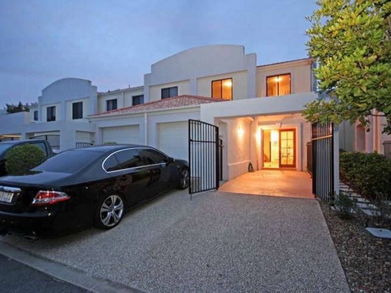 8869 Magnolia Drive East, Hope Island QLD 4212