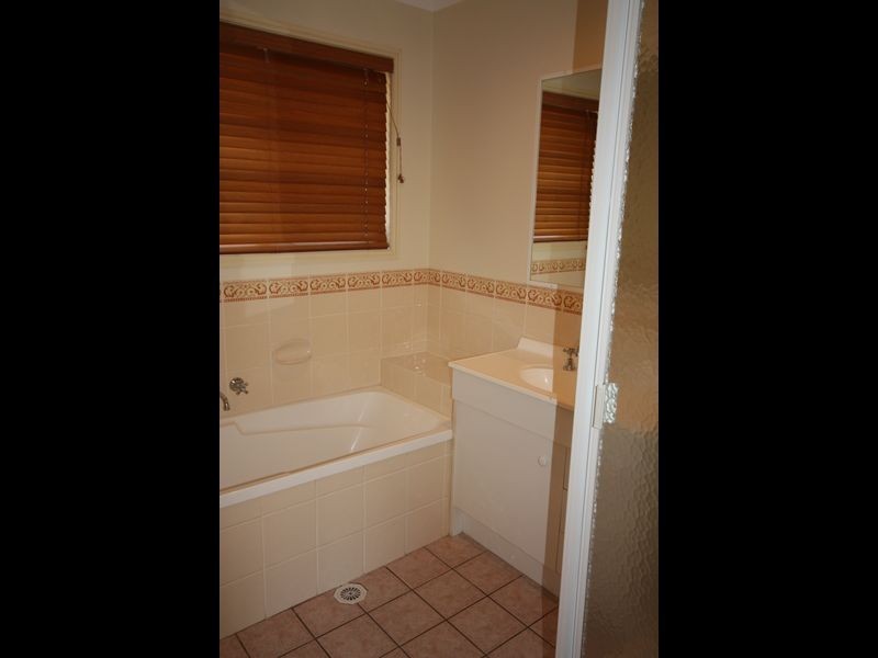 181 Greenacre Drive, Arundel QLD 4214