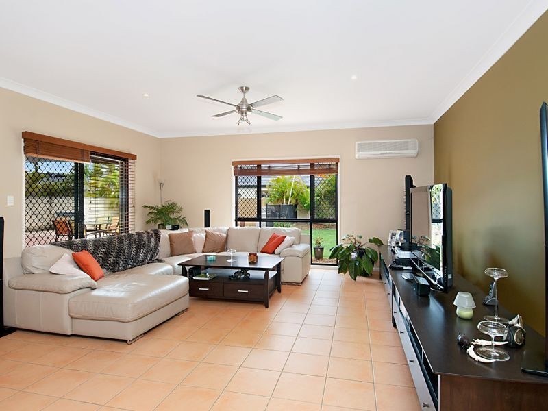 8 Dallow Crescent, Monterey Keys QLD 4212