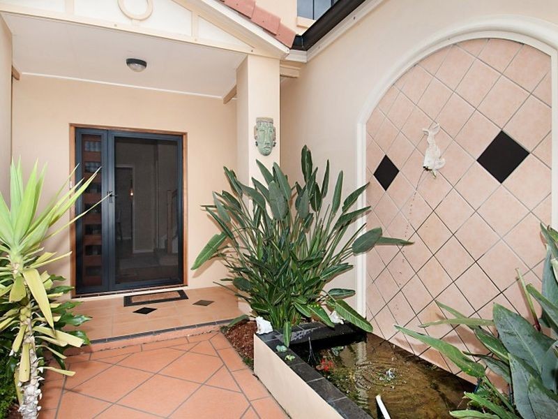 8 Dallow Crescent, Monterey Keys QLD 4212