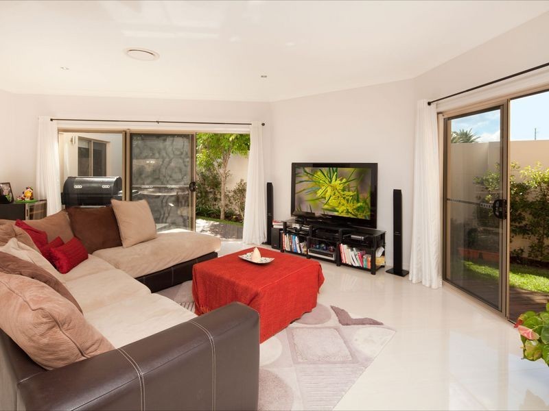 6001 The Lakes Drive, Hope Island QLD 4212