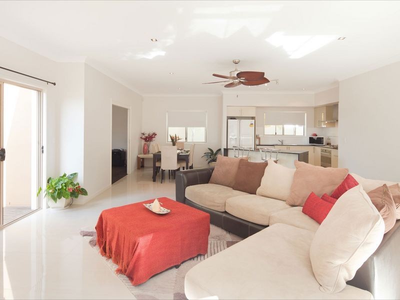 6001 The Lakes Drive, Hope Island QLD 4212