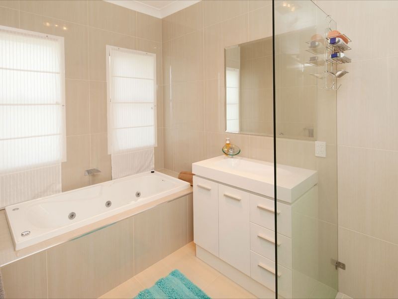 6001 The Lakes Drive, Hope Island QLD 4212