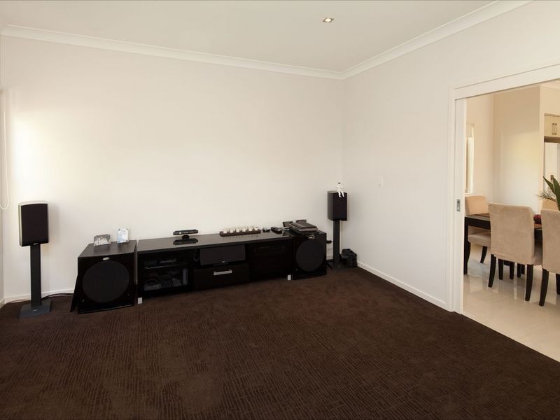 6001 The Lakes Drive, Hope Island QLD 4212