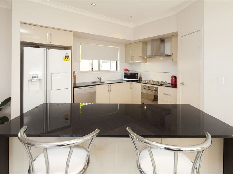 6001 The Lakes Drive, Hope Island QLD 4212