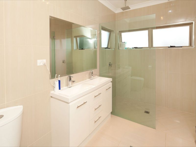 6001 The Lakes Drive, Hope Island QLD 4212