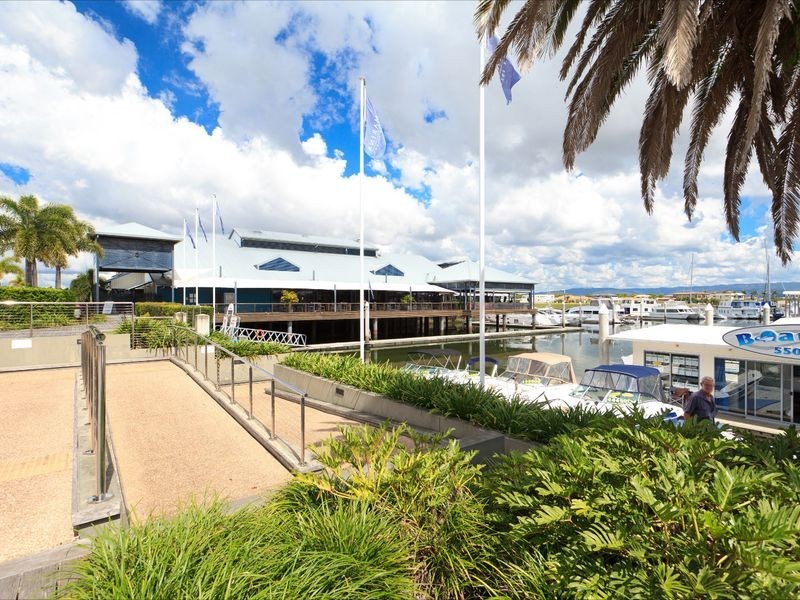 6001 The Lakes Drive, Hope Island QLD 4212