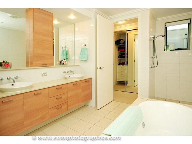 2822 Gracemere Circuit East, Hope Island QLD 4212