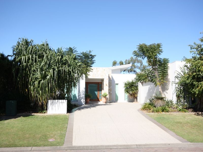 2129 Riverside Dr, Sanctuary Cove QLD 4212